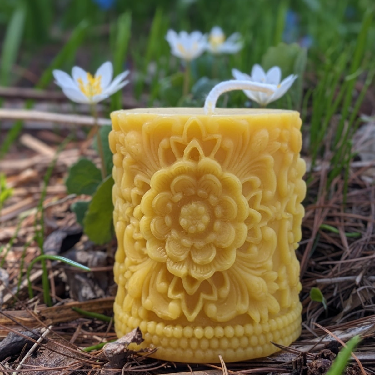 Our elegant Ukrainian 3" Beeswax candle..